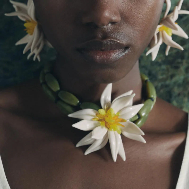 LOTUS-COLLAR