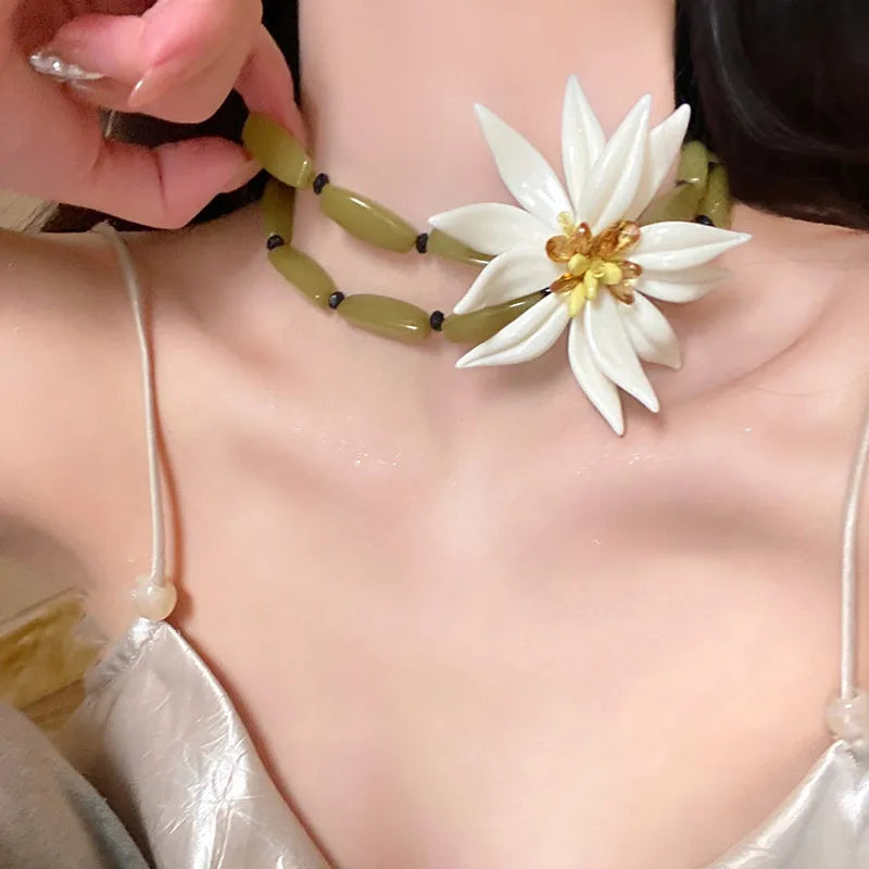 LOTUS-COLLAR